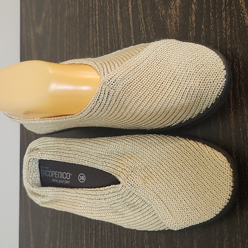 Arcopedico Cream Flats